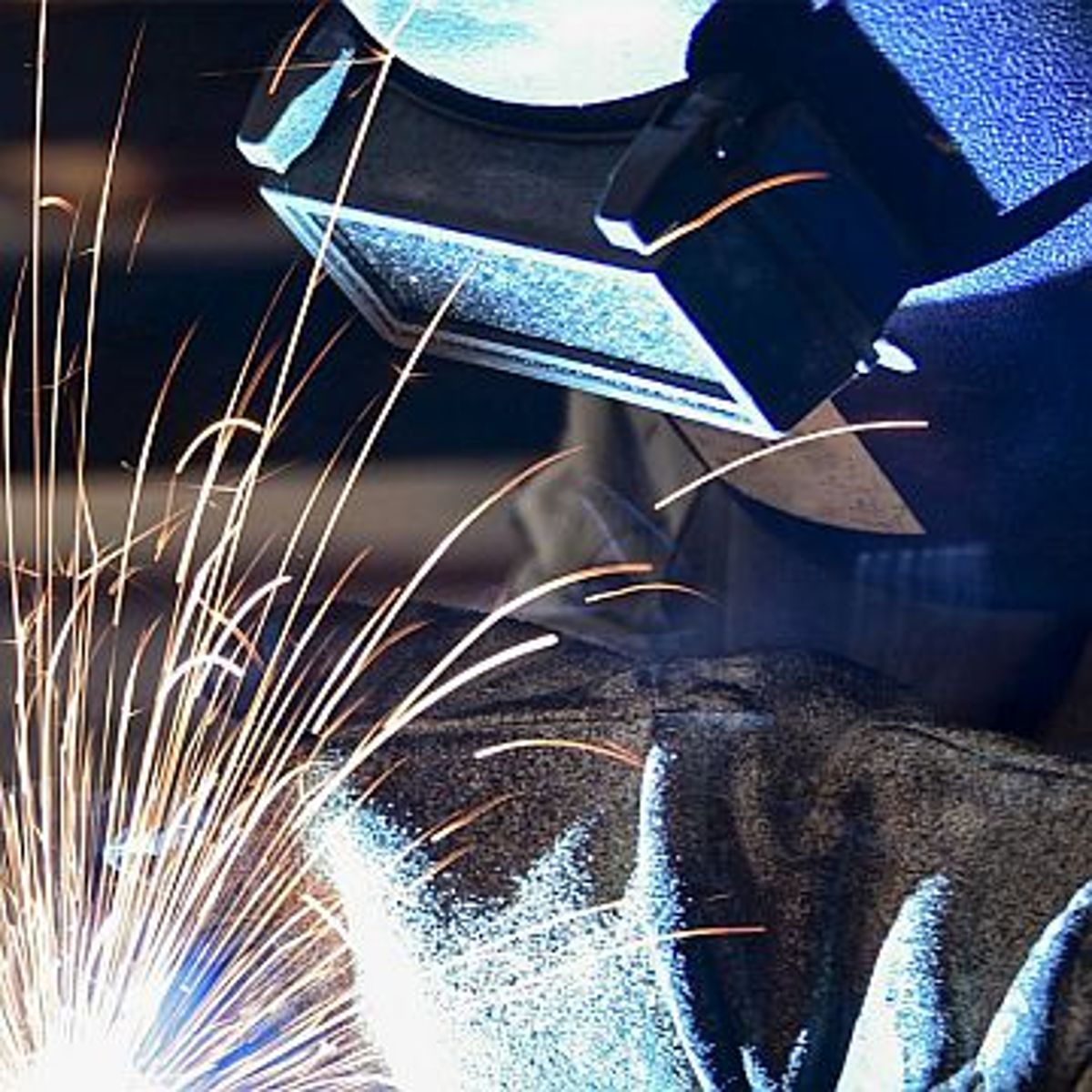 Máy nén khí CompAir ngành sản xuất công nghiệp